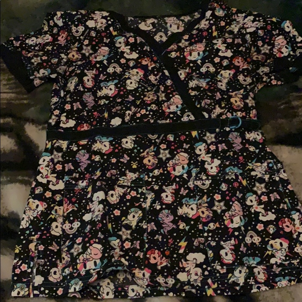 Women’s scrubs shirt